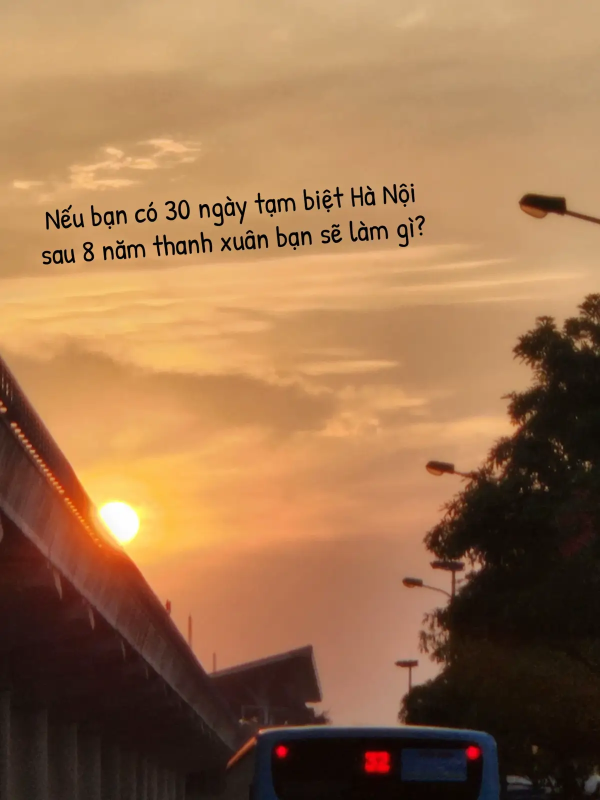 8 năm thanh xuân, kể từ ngày đầu tiên đặt chân lên Hà Nội, thấm thoát trôi qua thật nhanh. Thành phố hoa lệ này đã chứng kiến bao nỗ lực, bao kỷ niệm, bao niềm vui lẫn nỗi buồn. Và giờ đây, đã đến lúc phải nói lời tạm biệt. Rời xa Hà Nội, mình sẽ mang theo không chỉ hành trang công việc, mà còn cả những ký ức đẹp đẽ của tuổi trẻ – nơi đã dạy mình trưởng thành, kiên cường và biết trân trọng từng khoảnh khắc. #tambiethanoi #venha #tambiet #thanhxuan #hanoi #fyp #viral #bophoveque 