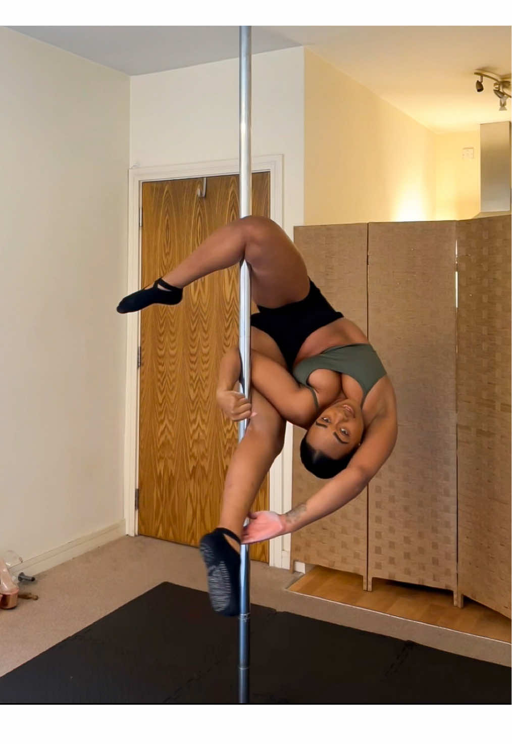 🦄 Unicorn Progress: Before VS Now ✨ What a difference! At first I wasn’t sure about this move… but the Unicorn proved me wrong. Lots of stretching = more flexibility → and those twists + bends turned into such a pretty shape. Loving the challenge, the flow, and yes… I even tried two mini combos from it 👀💫 #unicorn #poleprogress #beforeandafter #poledance 