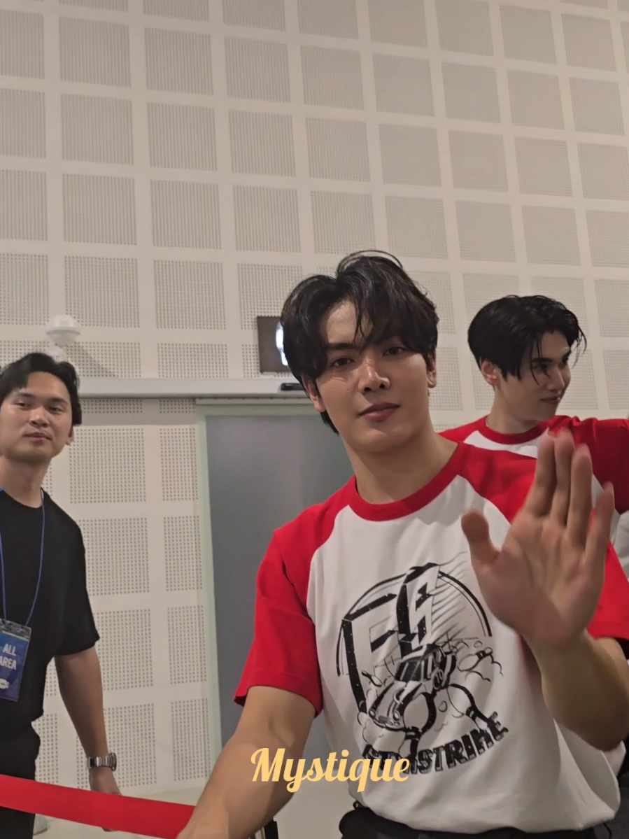 Me: Bye Joong. Take care 🤗 Joong: Alhamdulillah  🥹🫶😘 @Faaa 🧡🤍🇲🇾   #TheHeartKillersFanday24xSINGAPORE  #จุงดัง #JoongDunk #FirstKhaotung #JoongArchen      