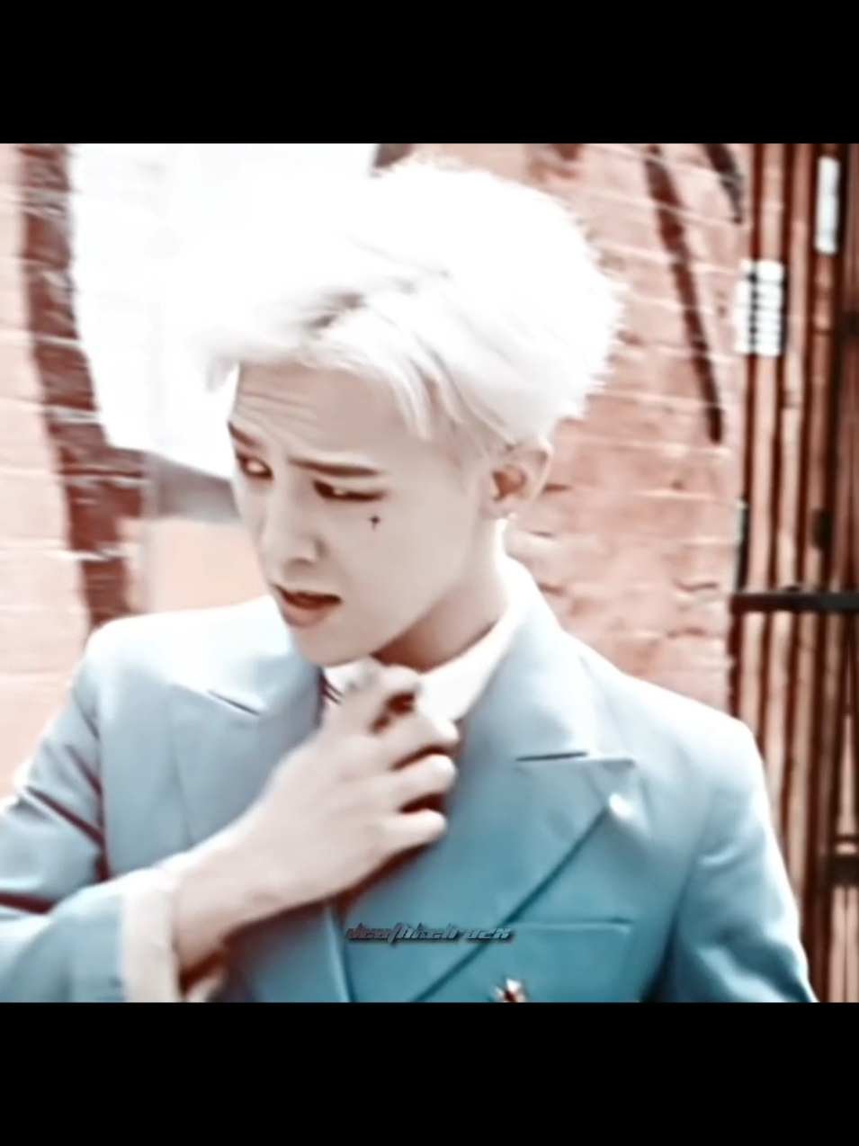 #GDRAGON || *flop # 5 & crash* He is very Hesmes.. . p/s:I rarely edit because I don't know what to edit. . cr idea:ph8ra . #kwonjiyong #bigbang #gdragonedit #fyp 