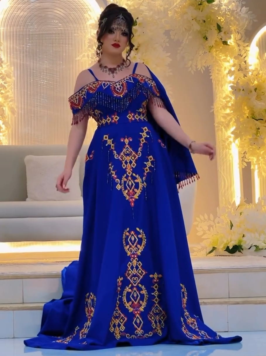 Robe kabyle berbér 💍😍 للطلب والاستفسار تواصلو معنا في الخاص 📥 #tiktokviral #CapCut #blida09_tiktok_algérie❤️🇩🇿 #الجزائريات_اجمل_نساء_الكون🇩🇿 #robe_kabyle 