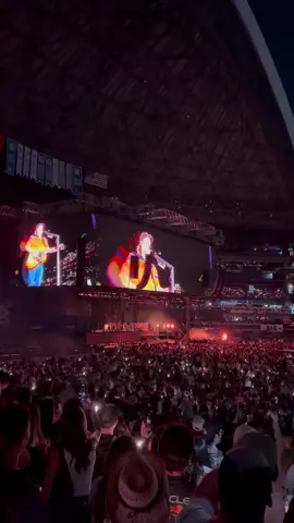 the moment I was crying my little eyes out 😭🤍 @morganwallen #covermeup #concert #morganwallentiktok #morganwallen