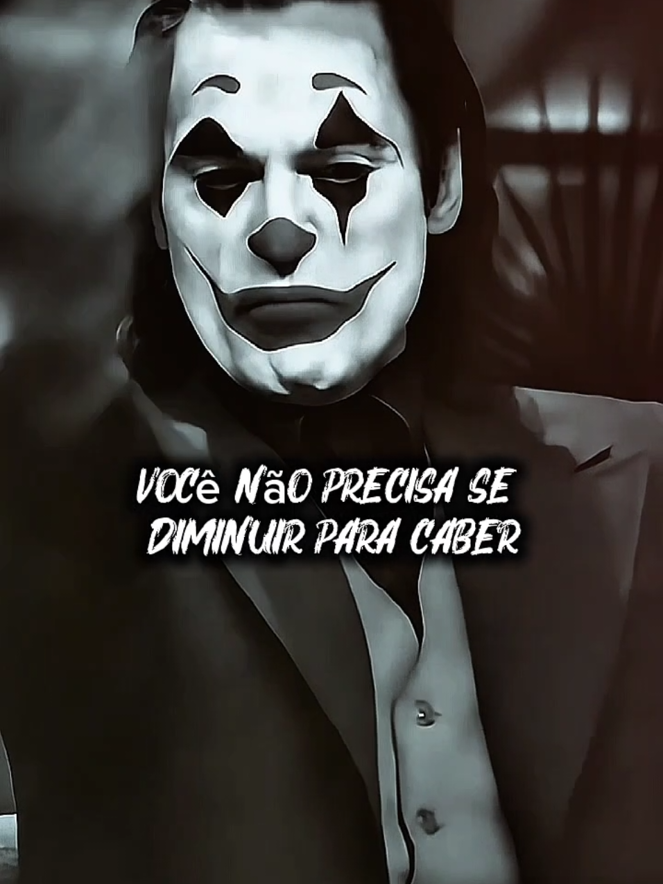 você não precisa se diminuir pra caber 🙌 . . #fe #motivação #motivaçãodafé #status 
