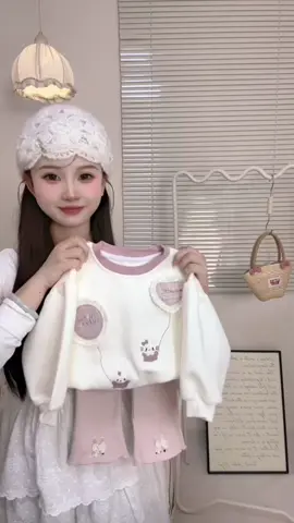 Mới đầu mùa thôi mà xinh cỡ này rồi 😅 #thờitrangtreem #outfit #fypシ゚viral #quanaotreem #xuhhongtiktok2022 