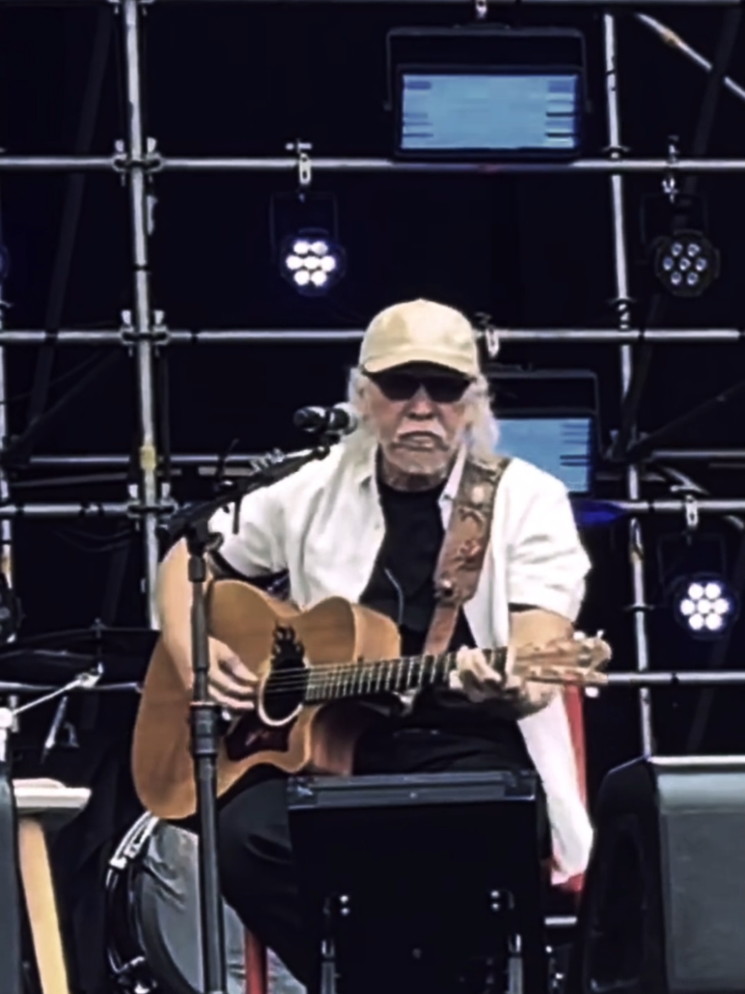 Titip Rindu Buat Ayah, Ebiet G Ade Feat Iwan Fals Live at Pestapora 2025 #iwanfals #ebietgade #konser #festivalmusik #fyp 