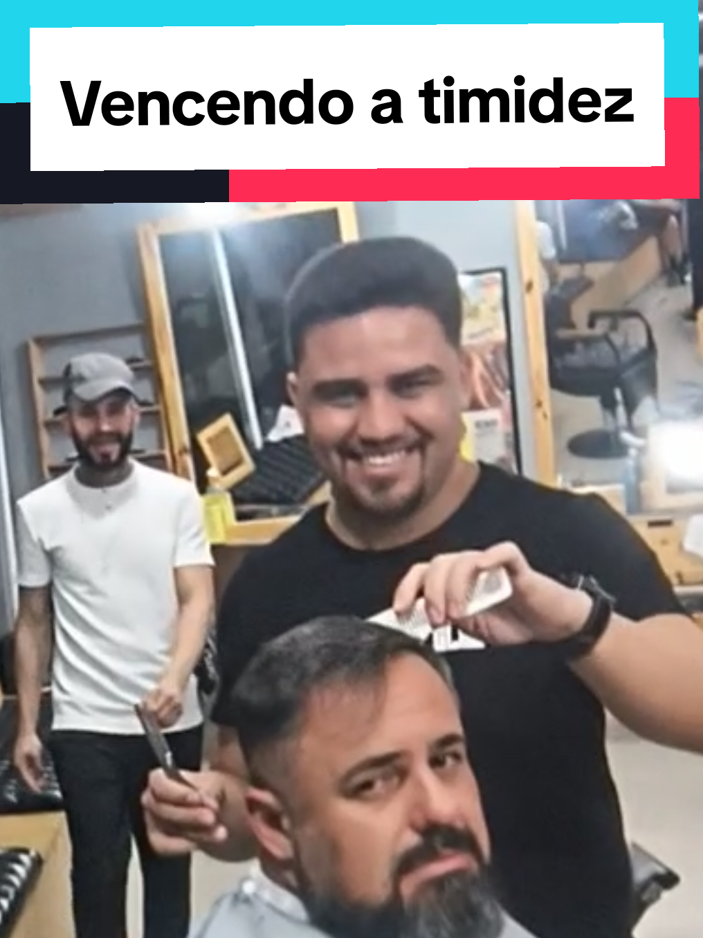 O cara de boné me reconheceu 🤣🤣🤣 . #humor #timidez #videosengracados #comedia 