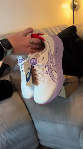 New running shoes make your run faster? 🤔😅 Asics Gel-Nimbus 27 Tokyo Collection 💜 . . #strava #stravarunning #Running #runningshoes #asics @ASICS 