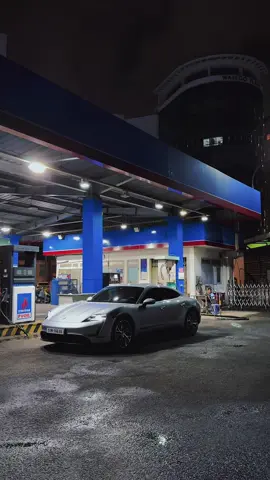 Chiếc Porsche mà dù bạn muốn đổ xăng thì cũng bị nhân viên từ chối. Porsche Taycan4s 2020 chỉ 4Tỷ4xx lh em Duy nha 🫡#Greenwayauto #trending #porsche #taycan 