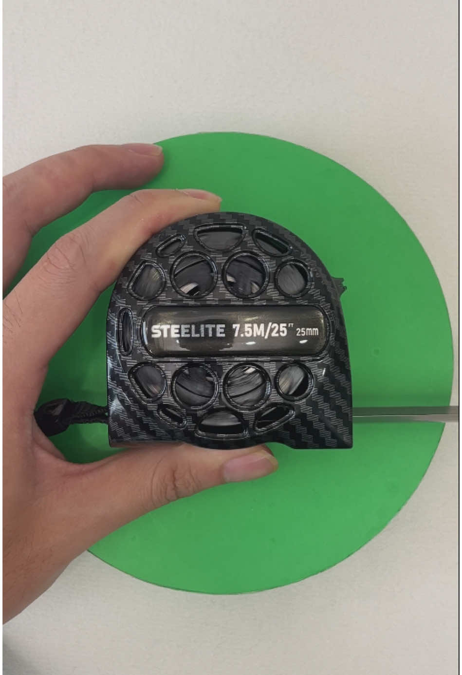 Never get stuck and smooth af 55% off for this stainless steel tape measure NOW!🪚🛠️🔥#constructionworker #constructiontools #homeessentials #toolstoday #craftsmanship #tapemeasure 