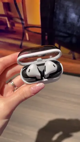 Samsung Galaxy Buds 3 FE in Gray 😍 #GalaxyBuds3FE #GalaxyBuds #Samsung #Earphones 
