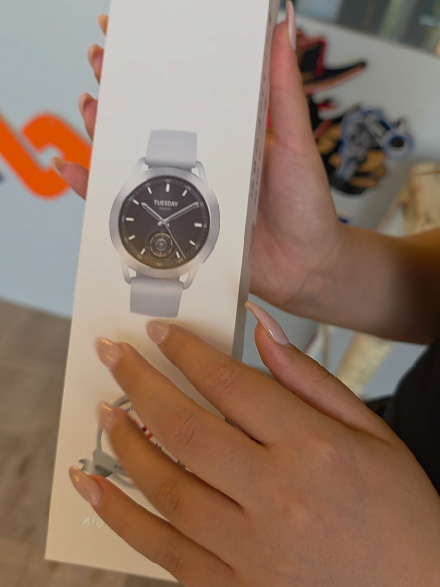 ​لا تُضيّع لحظة من يومك! ​Xiaomi Watch S3 ليست مجرد ساعة ذكية، بل هي تحفة فنية تُعبّر عن شخصيتك وتُرافقك في كل خطوة. الآن، يمكنك الحصول عليها بأفضل سعر و بمواصفات لا تُضاهى، فقط عند Unitech! ​تصميم يواكب أناقتك ​استمتع بتصميم فريد من نوعه مع إطار قابل للتخصيص، يمنحك حرية تغيير مظهر ساعتك ليتناسب مع أي مناسبة. سواء كنت في اجتماع رسمي أو في صالة الألعاب الرياضية، Xiaomi Watch S3 ستكون إضافة مميزة لإطلالتك. ​مواصفات ذكية تُسهّل حياتك ​شاشة AMOLED نابضة بالحياة: شاهد إشعاراتك، تتبع تمارينك، واستعرض معلوماتك الصحية بوضوح تام حتى تحت أشعة الشمس. ​تتبع صحي شامل: راقب نبضات قلبك، مستوى الأكسجين في الدم، وجودة نومك بدقة عالية. ​بطارية تدوم طويلاً: انسَ هم الشحن اليومي واستمتع باستخدام متواصل لعدة أيام. ​مكالمات بلوتوث: أجرِ واستقبل المكالمات مباشرة من معصمك دون الحاجة لإخراج هاتفك. ​عرض حصري لا يُفوّت! ​في Unitech، نقدم لك Xiaomi Watch S3 بأفضل سعر في السوق. لا تكتفِ بالمشاهدة، بل عش التجربة. الكمية محدودة! ​ ​#XiaomiWatchS3 #Xiaomi #Unitech #ساعة_ذكية #أناقة_و_أداء 