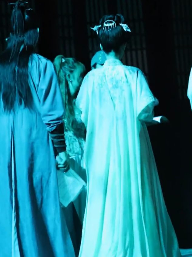 Miểu Di và Thường Hoa Sâm trên phim trường tối nay