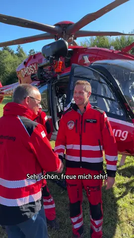 Diese Menschen retten Leben. Ich konnte mich heute von der beindruckenden Arbeit der DRF Luftrettung überzeugen. Danke an alle Haupt- und Ehrenamtlichen in den Blaulicht-Organisationen für ihren großartigen Einsatz. #Bundeskanzler #FriedrichMerz