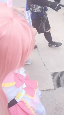 MY PHONE I D BROEN shizuku: @#1 HE YU FAN /@veevee ˚₊·—̳͟͞͞♡  #fanexpo2025 #projectsekaicosplay #moremorejumpcosplay #airimomoicosplay #shizukuhinomoricosplay 