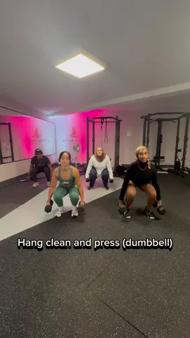 Quand 4 femmes différentes s’unissent pour transpirer et s’encourager 🔥🙌  . . . . #montreal #pourtoii #montrealtiktok #Fitness ##GymTok 