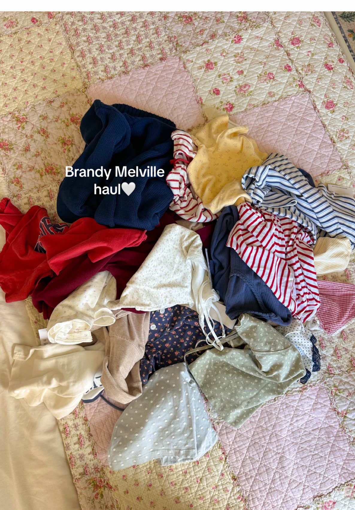 Brandy Melville shopping haul!🤍🤭 #brandymelville #brandyhaul #shoppinghaul #brandymelvillehaul #girlythings 
