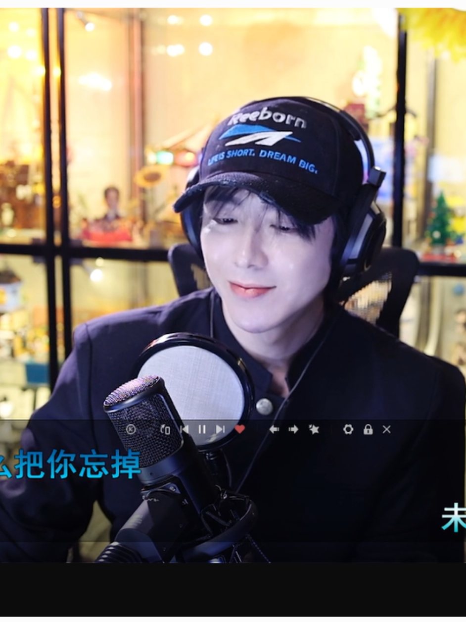 He looks so handsome and glowing tonight, while showing Daimi (real sound contain copyright) #liuyuning #singing #acting #cdrama #beauty 