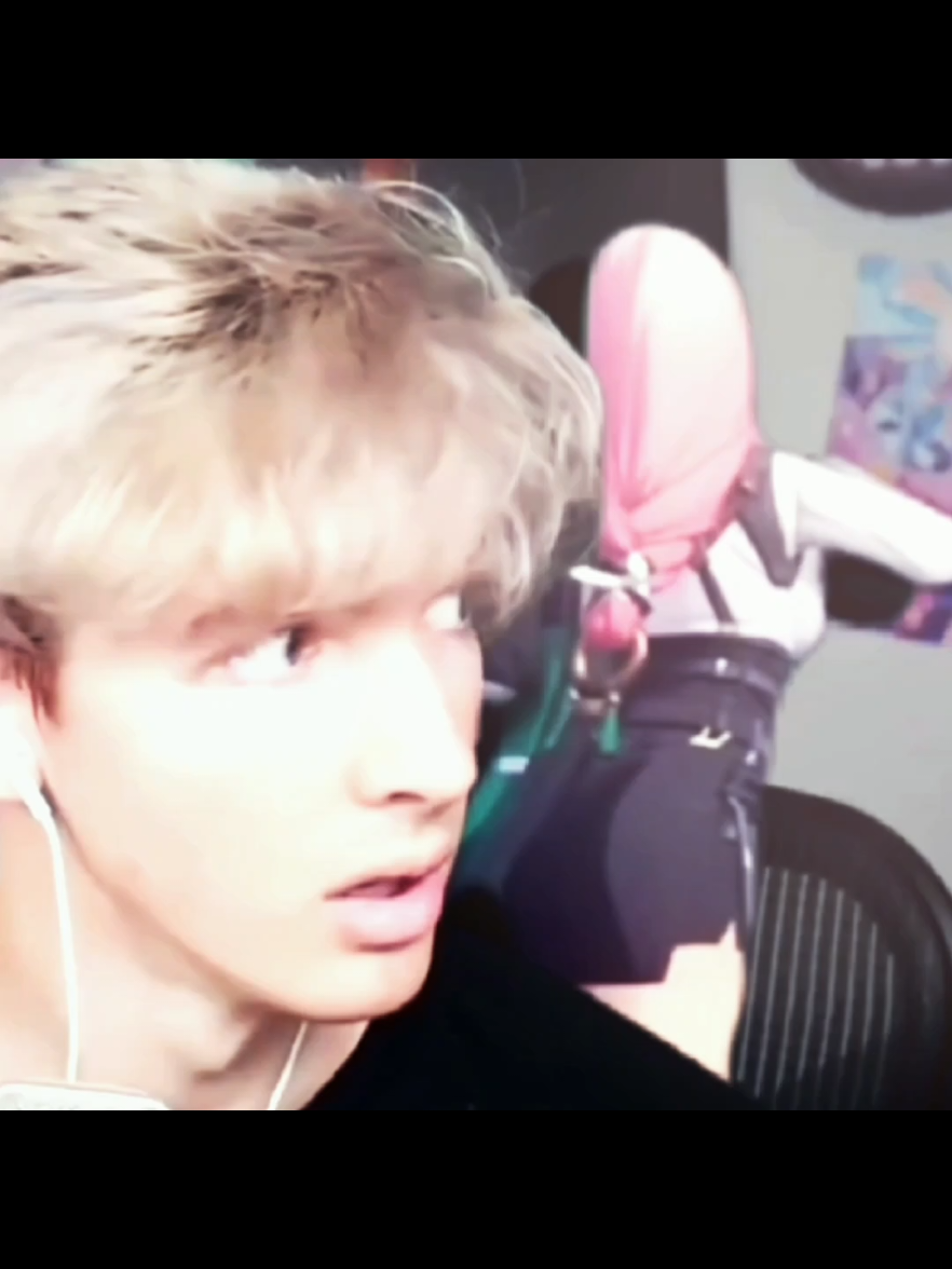 the concept of yanagi walking in flamingo's old video in the background because she's not the perfect example of someone ready to handle the kinda party required to go in fully inspired by... || #flamingo #zenlesszonezero #yanagi #fyp #foryoupage 