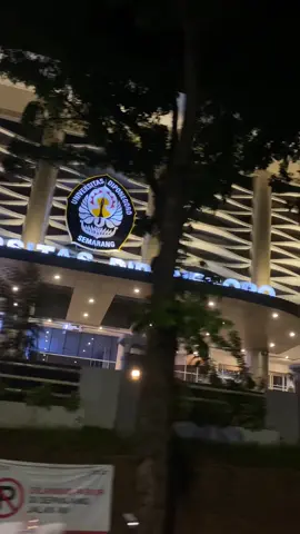 semarang dengan vibes malamnya #universitasdiponegoro #semarang 