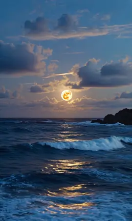 Amazing ocean waves 🌊🥰🌖 ##amazing##life##landscape##ocean##waves 