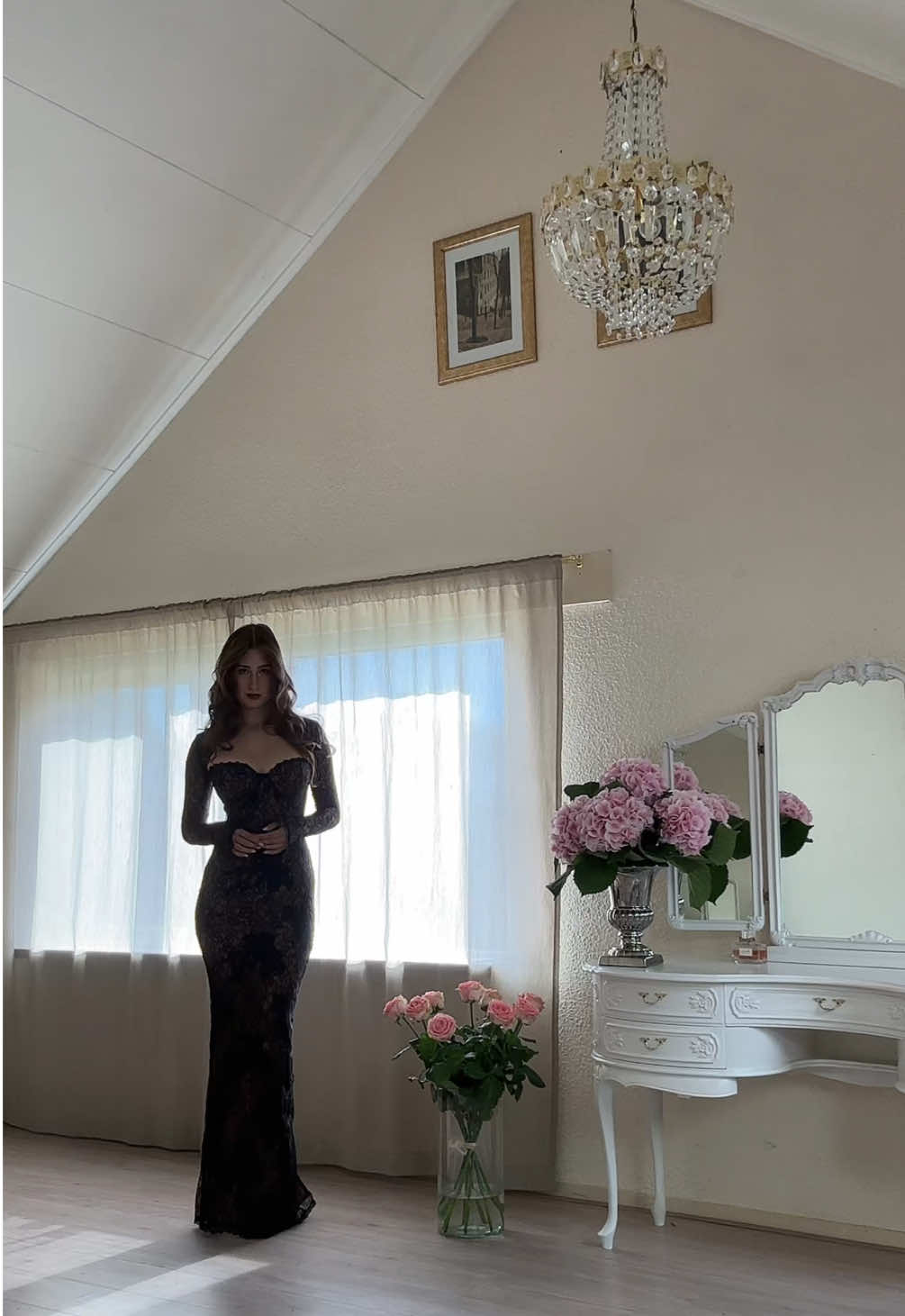 Tonight’s date look #classystyle #elegantfashion #oldmoney #lacedress  