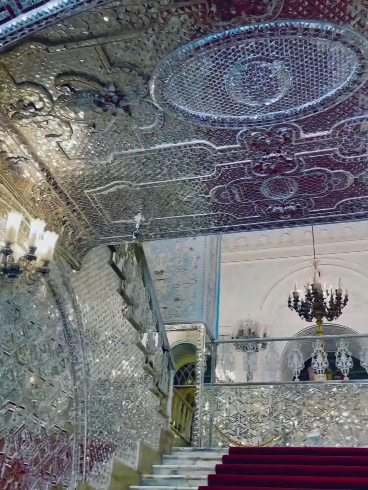 🖇️repsot  Golestan Palace, located in Tehran, Iran, is one of the country's oldest palaces, famous for blending Iranian and European architecture. Built by the Qajar Dynasty, it features iconic structures like the Mirror Hall. Today, the palace is a UNESCO World Heritage site and museum, serving as an important symbol of Iran's art and cultural history.  #golestanpalace #iran #tehran #arkeoloji #gezi #travel #palace #arte #arthistory #art #architecture #archeology #fyp #ancient  #visit #traveller #fotoğraf #antique #history    r #photography #reels #travelblogger #viralvideos