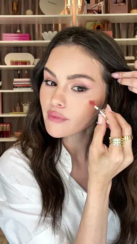 @Selena Gomez wears NEW Soft Pinch Cheek & Lip Trio Set includes: 🌹NEW mini lip oil in Worth 🌹full-size bouncy blush in Worth 🌹mini liquid blush in Worth Get yours now only @sephora and rarebeauty.com #rarebeauty #newrarebeauty #rarebeautyset #cheekset #softpinch
