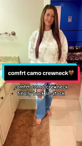 Okkkay can we take a second for this crewneck?! I’m already obsessed with comfrts sweatpants and hoodies, BUT crewnecks!! Love love love 🤎 #comfrtclothing #comfrtcamo #camo #comfrtcrewneck #crewneck 