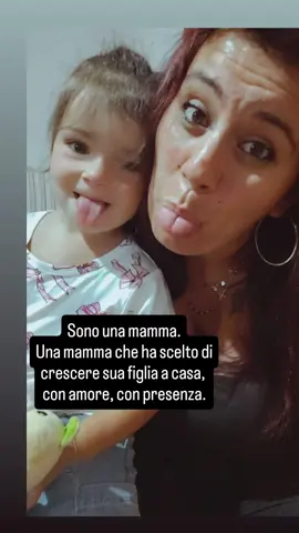 Stavo ascoltando un audio di Papa Francesco… Parlava della mamma, del suo amore, della sua forza. E poi ha detto una frase che mi ha colpito dritta al cuore: “Perché una mamma ama... e l’amore rende liberi e creativi.” E lì ho capito: è proprio questo il motivo per cui ho scelto di intraprendere il mio percorso nel network marketing. Sono una mamma a tempo pieno, a casa con la mia bimba di 2 anni — per scelta, certo. Ma questo non significa che io non abbia desideri, sogni, ambizioni. Volevo essere presente, ma anche libera. Sentirmi utile, anche economicamente. Ogni settimana, anche se l’assegno è ancora piccolo, vedo crescere la mia indipendenza. La mia libertà. E tutto è nato da una frase. Da una scintilla. Da un desiderio di non dimenticare chi sono. Se anche tu senti di volere qualcosa di più, senza rinunciare alla tua famiglia, scrivimi. 💌 #papafrancesco #mammapresente #mammeitaliane #networkmarketingitalia #amoredimamma 