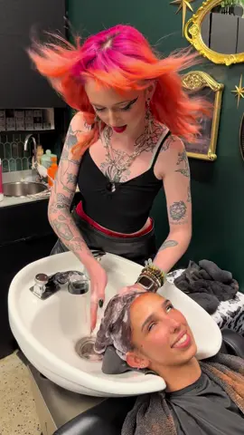 We can always make it a little hotter 😉 #salonhumor #salon #hair #alt 