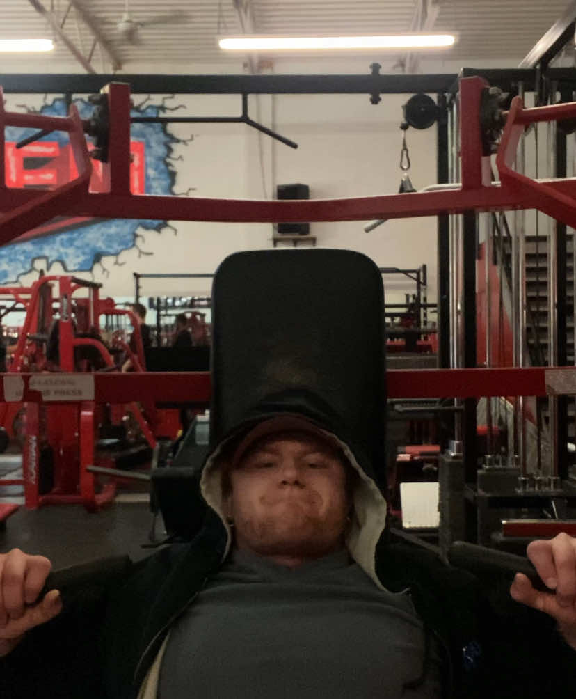 Push your feelings away, by pushing heavy weights🤌🏻#GymTok #bodybuilder #gymratsonly #bodybuildermotivation #chestdaybestday #goviral #fyp 