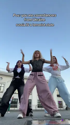 #russiaisaterroristcountry  dc @Robbie blue, @KATSEYE @Gap  #coverdance #ukraine #kpopdance 