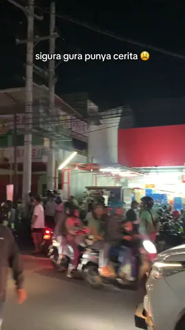 pulang majlisan niat hati mampir alpamidi malah ada demoo to cahh cahh #malang24jam #siguraguramalang #kopistudio24malang 