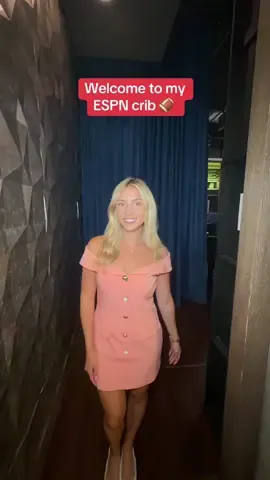First time seeing the Sunday NFL Countdown studio!! @ESPN #nfl #football #sundaynflcountdown #espn 