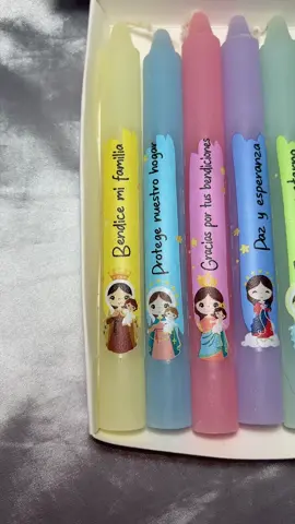🙏✨ “Ilumina tu hogar con fe y devoción” Velas decorativas con sticker de la Virgen María, perfectas para acompañar tus oraciones o decorar tu espacio con espiritualidad. 🕯️ Velas decorativas 🌟 Diseño delicado y lleno de detalles 🎁 Ideal para regalar a seres queridos o para tu altar personal 👉 Lleva un poco de paz y luz a tu hogar con esta vela especial ✨ #virgen #navideña #navidad #7dediciembre #velasnavideñas 