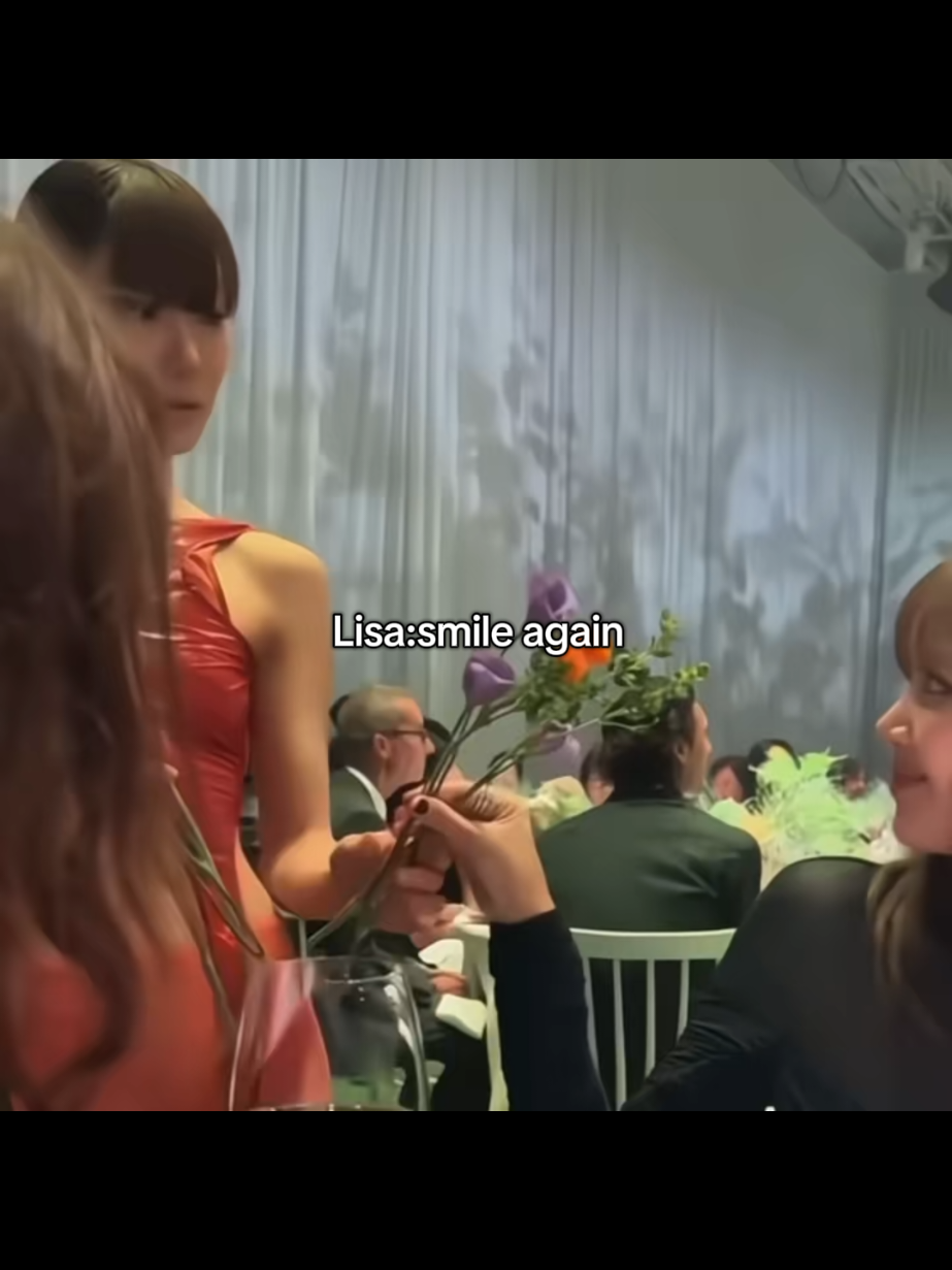 And I told you to smile... #lisa #lalisa #lisablackpink #viral #kpopfyp 