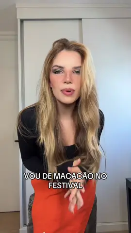 Oi #thetown eu e meu look da @dissdenim estamos chegando 🧡 #festival #festivaloutfit #vaiprafy #babademilionario 