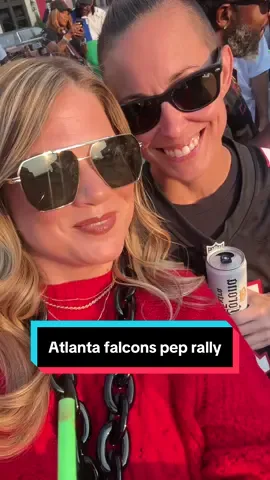 City showed upppp last night!!! Let's goooo!! RISE UP BABY 🏈🖤❤️ #atlantafalcons #atlanta #datenight #lgbtcouples #wlwcouple 