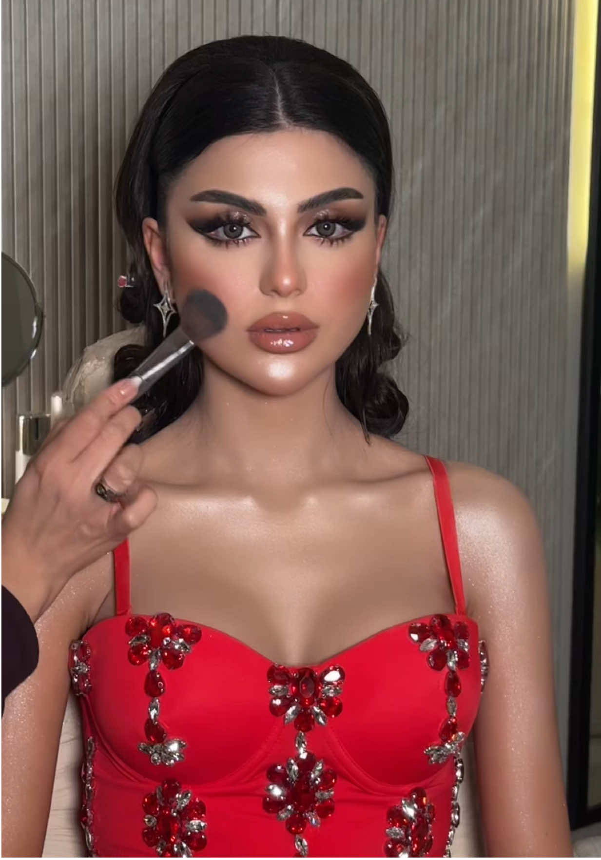 #عبيرمنصور #الكويت🇰🇼 #ارتست_ميك_اب #مصممات_الكويت #تساريح 