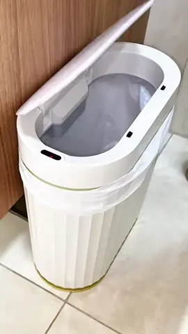 🖤🤍Lixeira automática com sensor 8 litros ✨ Praticidade e sofisticação para o seu dia a dia! Abre sozinha, sem toque, e deixa qualquer ambiente um verdadeiro luxo. 🚀🗑️ ❣️Na minha vitrine no perfil tem a cor preta tmb!!  👉 Quem aí já quer uma dessa em casa? #lixeiras #lixeirainteligente #lixeiracomsensor #casa #decoracao 