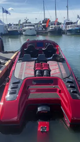 At hiswa 😍 #hiswa #boatshow #v8biturbo #offshore #powerboat@🇳🇱Jens🇳🇱 @jurred 