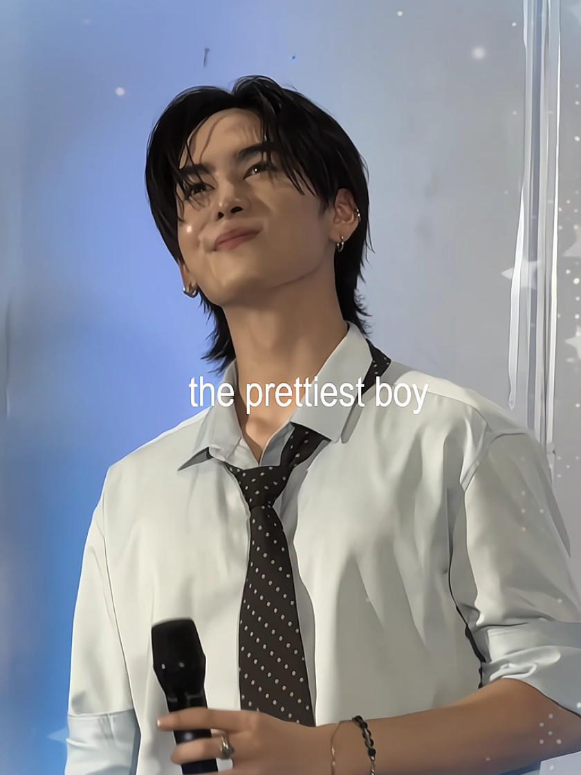 THE PRETTIEST BOY I EVER SEEN #santapp #santapongsapak #foryou #fyp #perthsanta 