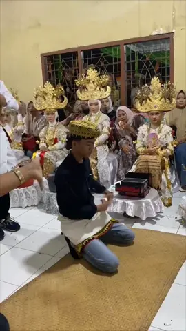 Gajah ighai sekapung Nyepurung sapu jagat Nyeberang sambil nginum Mak netang kirei kanan Meghanai temui  nyerupo Komering putih minjak narei [07. September .2025]. #lampungpride #canggetagung#nyerupo#lampungviral #fypppppppppppppppppppppp 