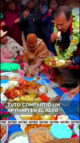 Tuto compartió un apthapi en El Alto. El candidato presidencial por la alianza Libre, Jorge Tuto Quiroga, participó este sábado en un apthapi junto a mujeres de El Alto, en el Mirador de Ciudad Satélite.  #Tuto #jaimedunn #noticiasbolivia #Notbo #viralbolivia 