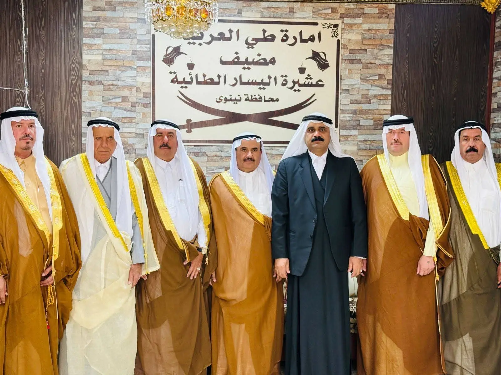دعوة غداء في مضيف الشيخ محمود الياس اليساري  شيخ عشيرة اليسار الطائية .   وبحضور الشيخ حواس السحاب والشيخ محمود احمد الخلف شيخ عشيرة البوسالم الجحيشية وبحضور عدد من رؤساء ووجهاء المنطقة وكان الحديث متبادل في جمع الكلمة ووحدة الصف  والثبات على المواقف التي تصب في مصلحة المدينة  . والله ولي التوفيق  السبت الموافق ٢٠٢٥/٩/٦ #المكتب_الاعلامي_لقبيلة_الجحيش  #الجحيش #الشيخ_احمد_حمود_الطه #عشائر #العراق 