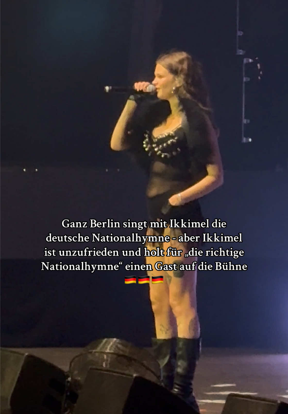 Und auf einmal stand Ski Aggu auf der Bühne und sie haben zusammen „Deutschland“ rausgehauen >>> #skiagguikkimel #ikkimelskiaggu #ikkimelberlin #deutschland #foryoupage 