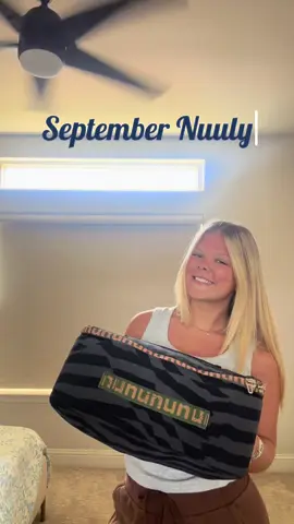 September @nuuly !! One of my favs 👗👛💛#nuuly #september #clotheshaul (didn’t realize how dirty my mirror was )