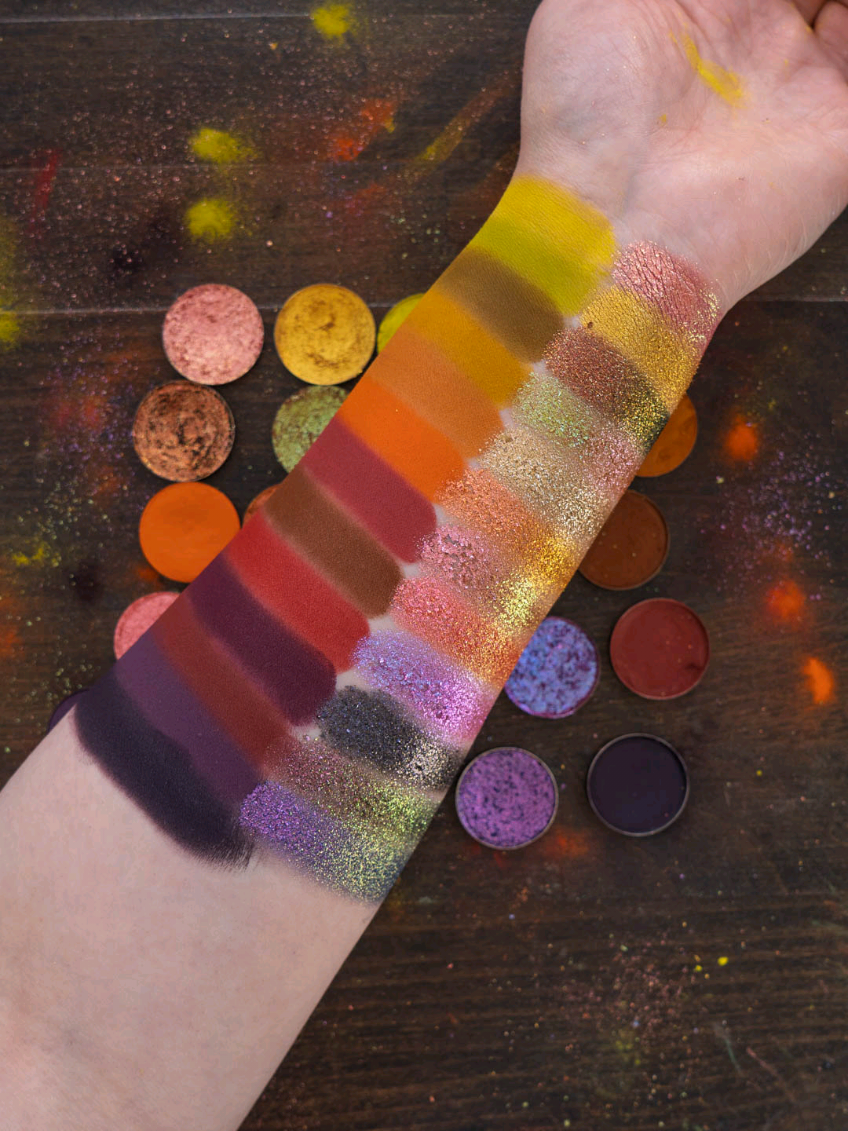 Swatches for my 35M #ButMakeItNorvina palette! Sooner or later, I'm going to have to give up this name for my 25-pan, matte-heavy palettes. But it is not this day. /**PRODUCTS**/ (In palette order) @clionadhcosmetics Empress🔥, @terramoonscosmetics Ritmo, Norvina v2.A2, @rudecosmetics Yuri, @colouredraine Congo Basin, Terra Moons X-Class Flare, Clionadh Embellishment🔥, @cloudchaser_cosmetics Asgard*, @glaminatrix_cosmetics Fog, Norvina v3.A3, Give Me Glow Follow My Shadow, Clionadh Royal Peach🔥, Terra Moons Aphelion, Give Me Glow Cozy Fire, @beautybaycom Earth, Clionadh Coronation🔥, @plouise_makeup_academy Direction, Glaminatrix Chaser, @glossgods Rainbow Bridge, Norvina v3.E2, @glamshop_pl Indygo, B3, Clionadh Solder🔥, @bellabeautebar Rarity🐲, Glaminatrix Curls 🔥 - Use code UNIVERSALPALETTEBUILDER for 6% off at Clionadh Cosmetics 🐲 - Use code UNIVERSALPALETTEBUILDER for 10% off at Bella Beaute Bar * - Sent as PR /**NOTE**/ For my swatch reels, I only show the final swipe in these videos. Usually, several swipes precede it. My arm is also primed with an eyeshadow primer. #singleshadows #customcolorstory #custompalette 