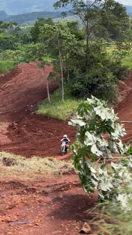Otra ves porque si 😮‍💨🥴🔥#motocrosslife #paratiiiiiiiiiiiiiiiiiiiiiiiiiiiiiii #fyp #viralvideos #motos motocross 