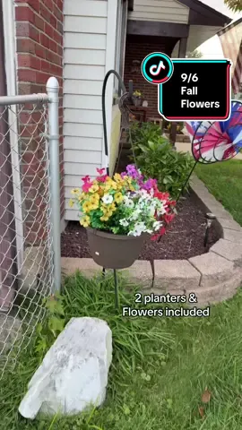 #fallflowers #artificialflowers #hangingbaskets 